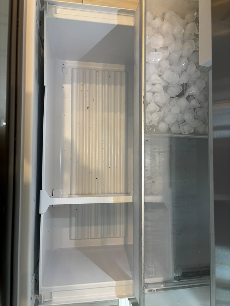 Fridge: shelves and drawers wiped spotless before cleaning